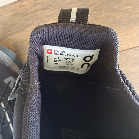 On Women’s Cloudaway Trail Size 7.5 Black Rock - Picture 10 of 11